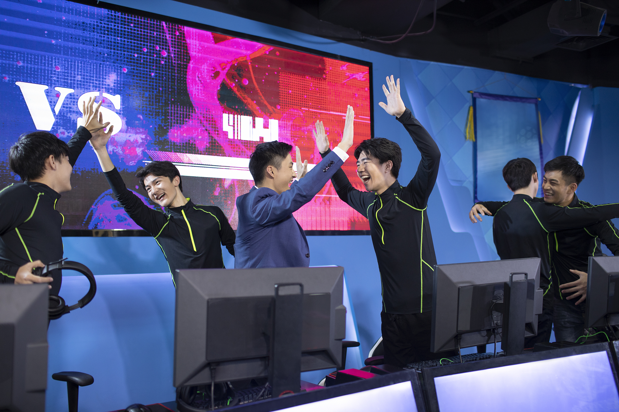 CLG力克BLG,ShowMaker线上压制力十足宿命之战淘汰赛,锁定晋级资格 CLG力克BLG,ShowMaker线上压制力十足宿命之战淘汰赛,锁定晋级资格