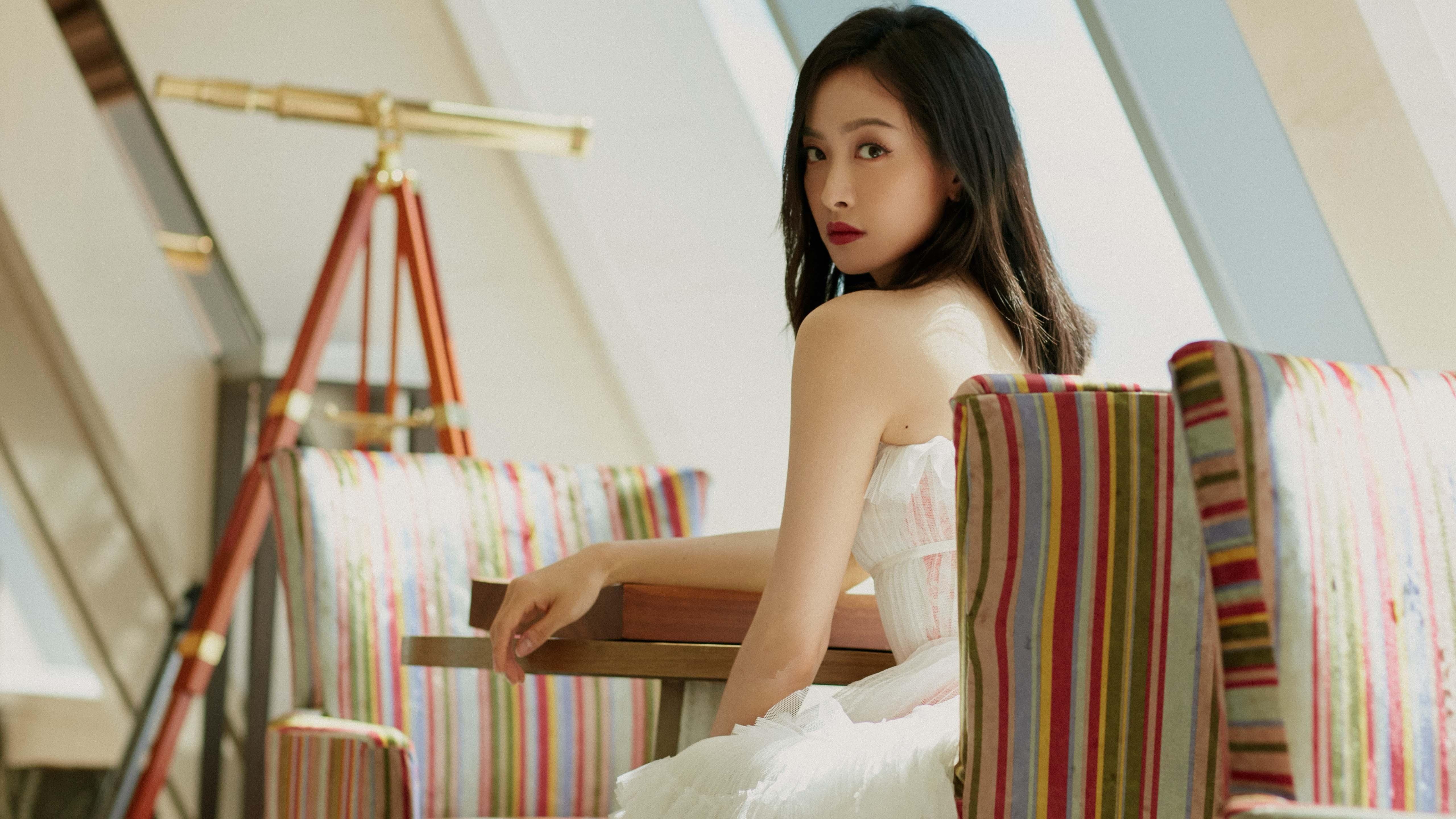 利拉德三节打卡，用一串超远三分打服新疆队