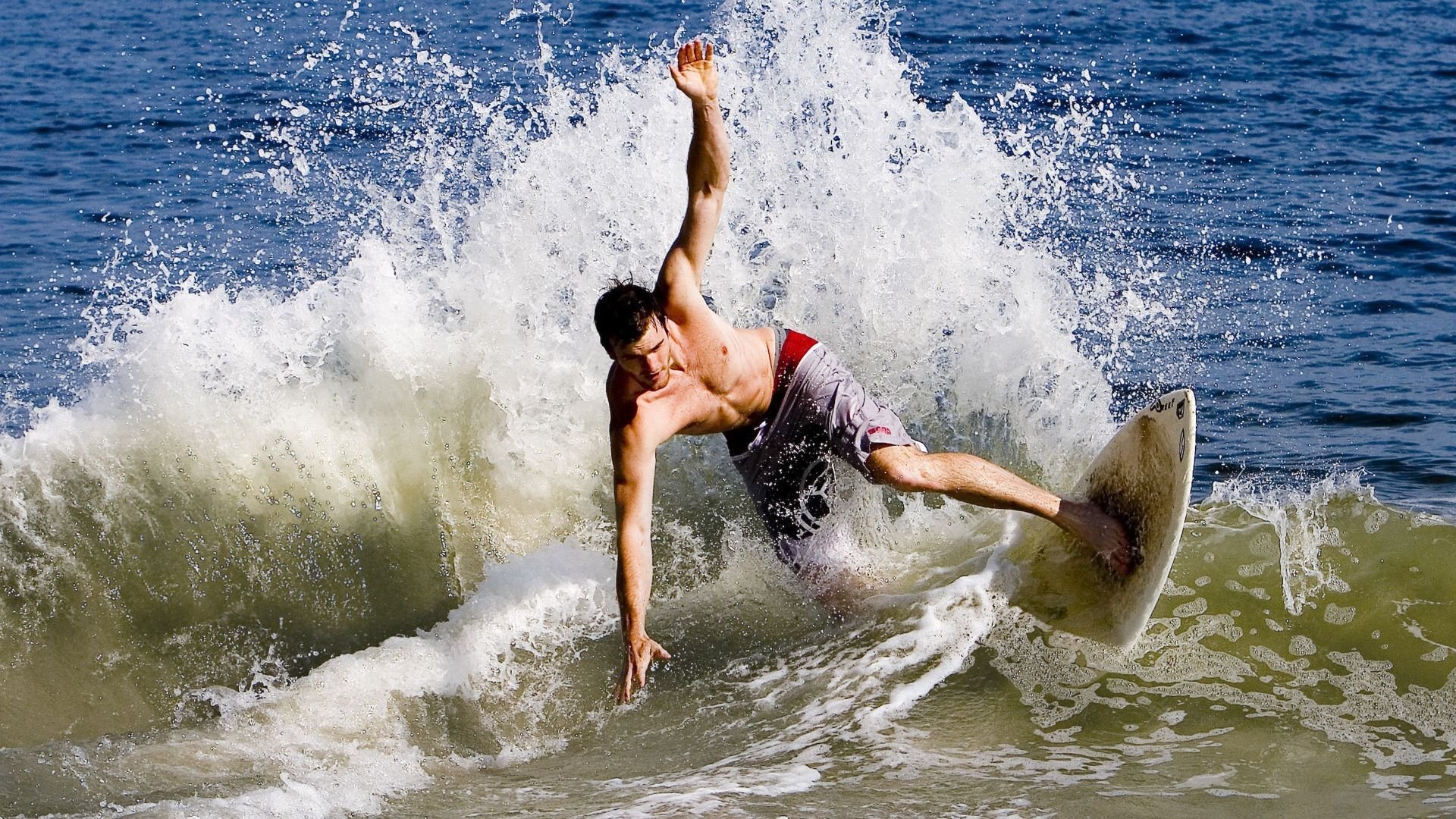 开云体育官网-篮网鏖战灰熊展韧性，浓眉全能表现堪称现代内线教科书